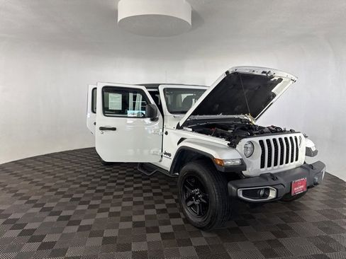 Used 2021 Jeep Gladiator Sport image 18