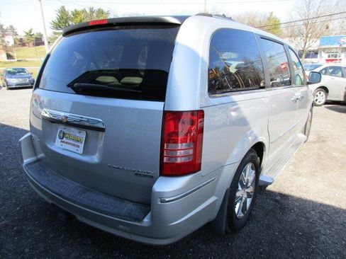 Used 2010 Chrysler Town & Country Limited w/ Entertainment Group #3 image 8