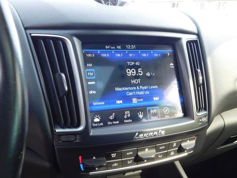 Used 2019 Maserati Levante image 19