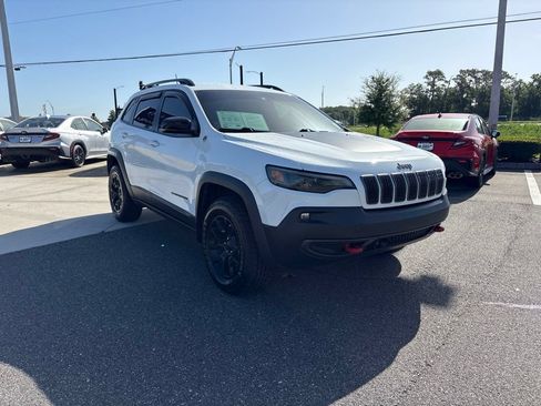 Used 2022 Jeep Cherokee Trailhawk w/ Comfort/Convenience Group AWD/4WD image 3