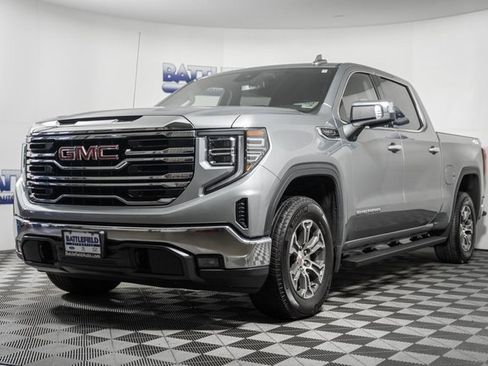 Used 2025 GMC Sierra 1500 SLT image 3