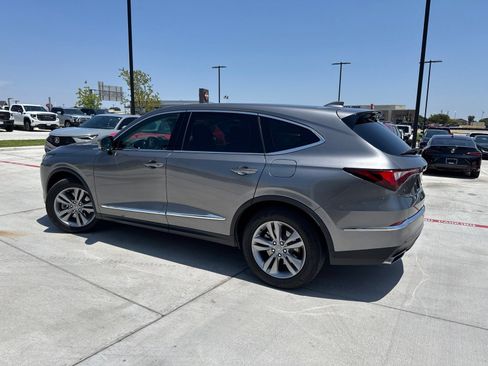 Used 2024 Acura MDX SH-AWD image 3