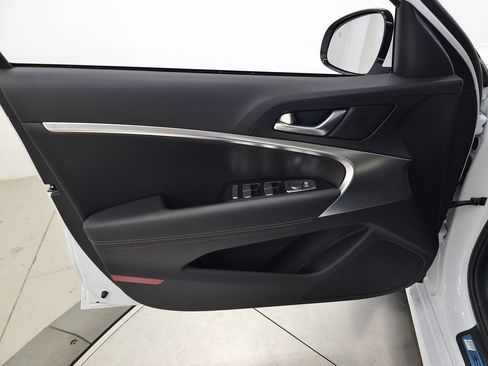 Used 2026 Genesis G70 2.5T image 10