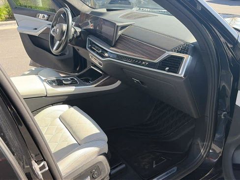 Used 2024 BMW X7 xDrive40i w/ M Sport Package AWD/4WD image 27