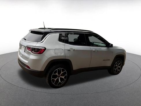 Used 2025 Jeep Compass Limited image 15