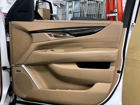 Used 2019 Cadillac Escalade Platinum image 22