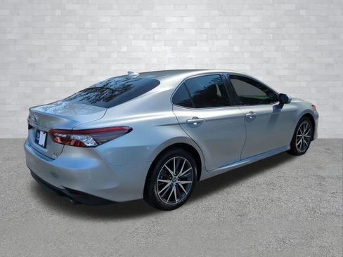 Used 2024 Toyota Camry XLE FWD image 5