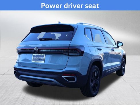 New 2026 Volkswagen Taos SE image 8