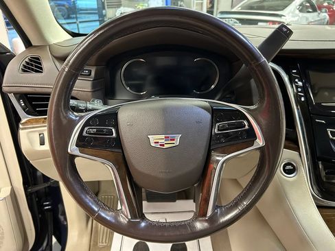 Used 2017 Cadillac Escalade Premium Luxury AWD/4WD image 21