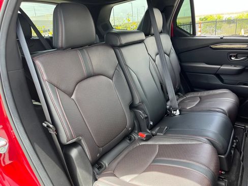 Used 2025 Honda Pilot Black Edition image 19