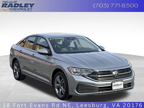 Used 2024 Volkswagen Jetta SE image 8