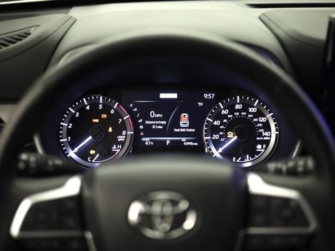 Certified 2023 Toyota Highlander XLE image 14
