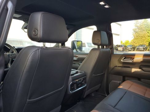 Used 2025 Chevrolet Silverado 3500 High Country w/ High Country Premium Package AWD/4WD image 10