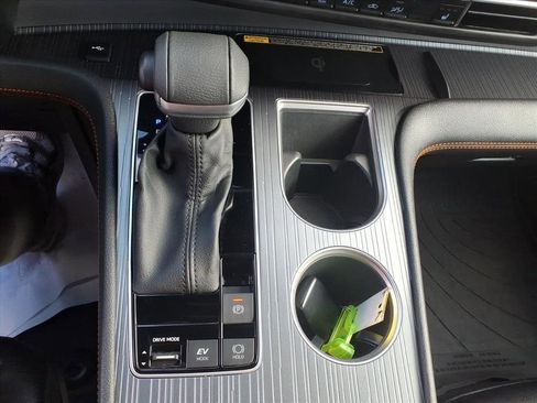 Used 2023 Toyota Sienna XSE image 16