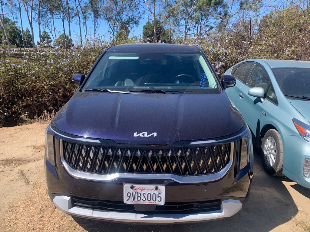 Used 2026 Kia Carnival LXS FWD image 3