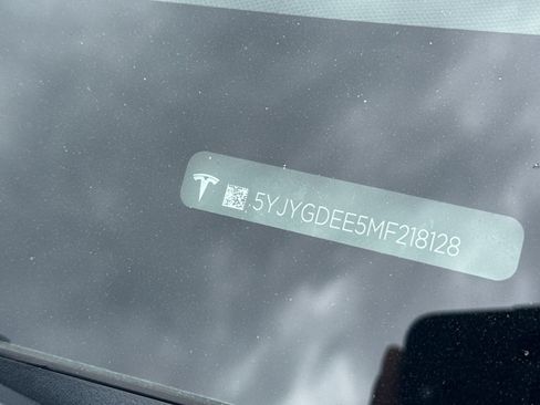 Used 2021 Tesla Model Y Long Range AWD/4WD image 3