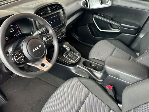 Used 2023 Kia Soul LX w/ LX Technology Package FWD image 13