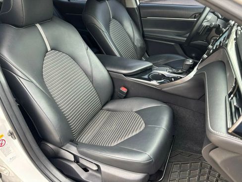 Used 2019 Toyota Camry SE image 12