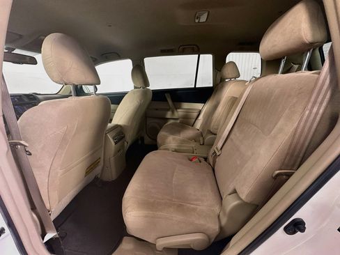 Used 2013 Toyota Highlander 4WD w/ Cold Weather Pkg image 26