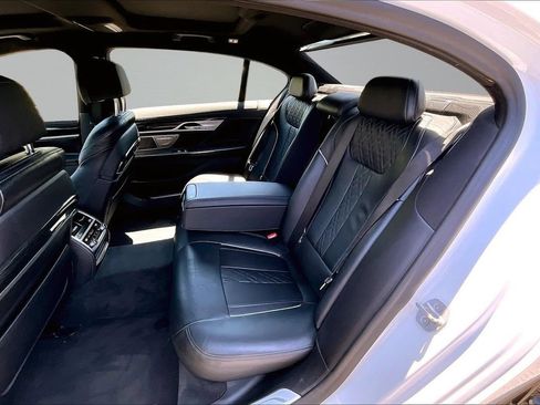 Used 2021 BMW 750i xDrive w/ M Sport Package AWD/4WD image 17