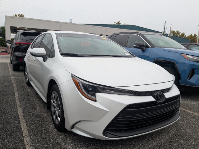 Used 2025 Toyota Corolla LE FWD image 1
