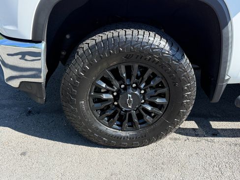 Used 2022 Chevrolet Silverado 2500 LT w/ Convenience Package AWD/4WD image 9