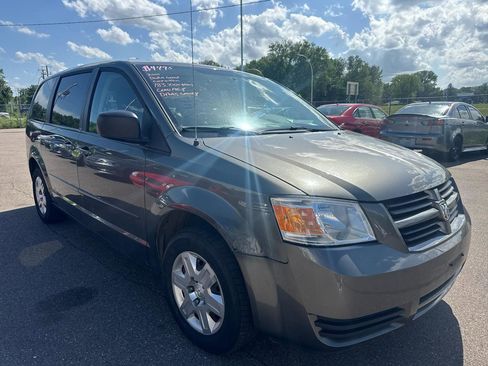 Used 2010 Dodge Grand Caravan SE FWD image 3