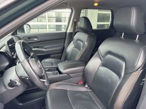 Used 2022 Nissan Pathfinder SL image 10