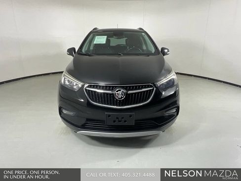 Used 2019 Buick Encore Sport Touring FWD image 2