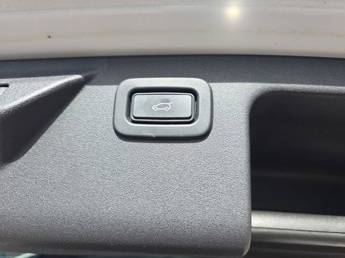 Used 2020 Land Rover Discovery Sport SE AWD/4WD image 16