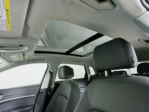 Used 2021 Audi e-tron Premium w/ Convenience Plus Package image 22