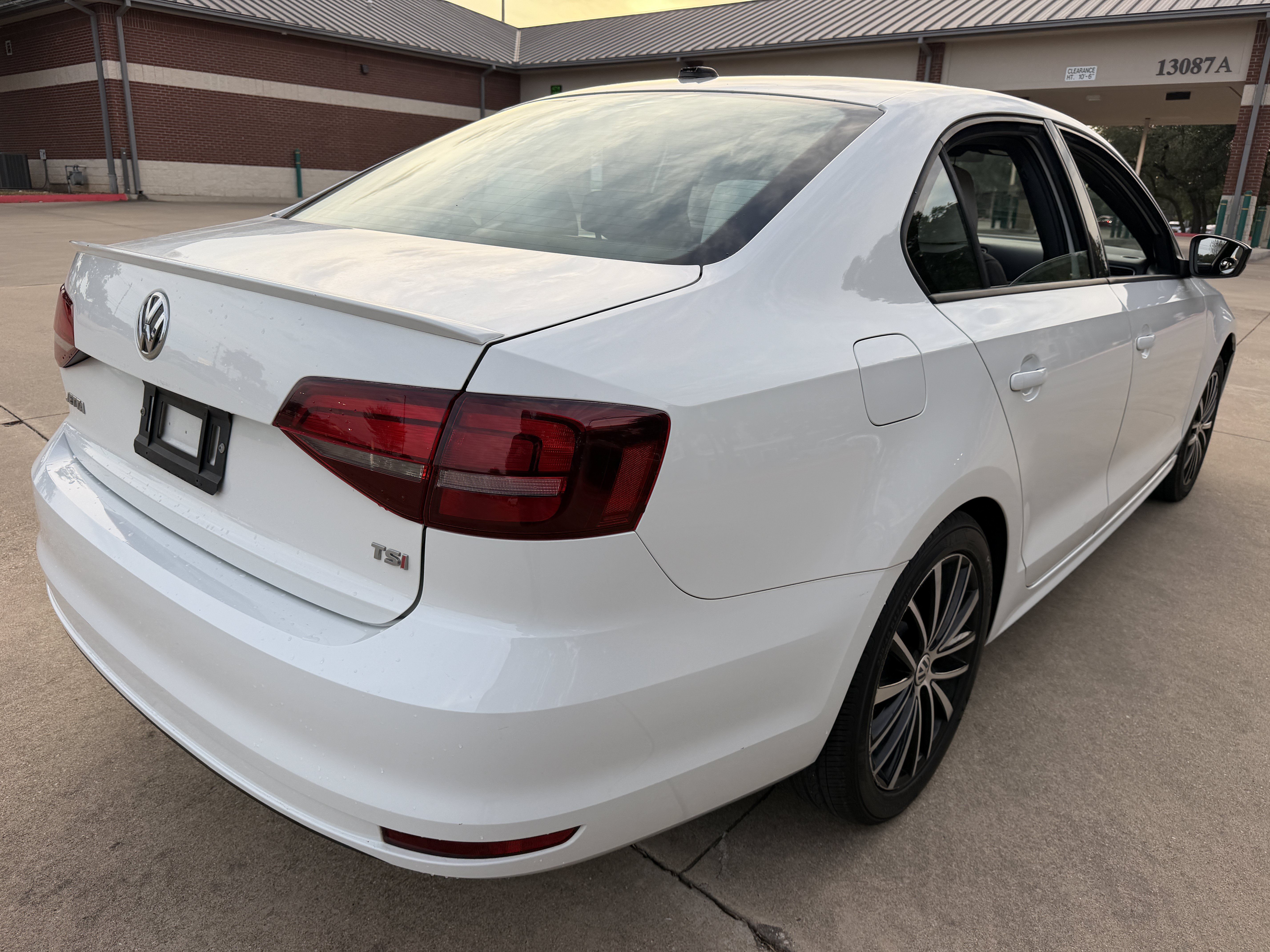 Used 2016 Volkswagen Jetta Sport FWD image 7