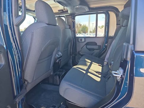 Used 2025 Jeep Gladiator Sport image 20