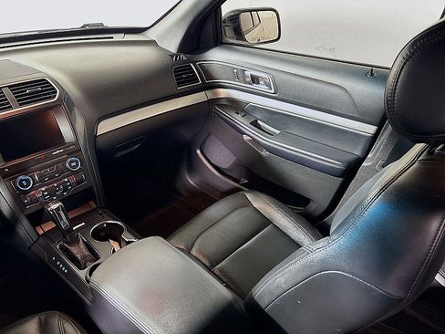 Used 2017 Ford Explorer XLT w/ Equipment Group 202A image 25