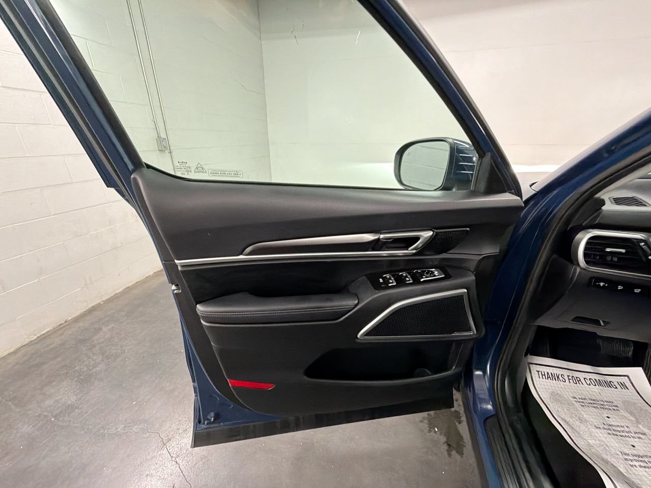 Used 2025 Kia Telluride S FWD image 23