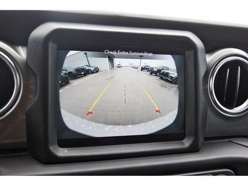 Used 2020 Jeep Wrangler Unlimited Sahara AWD/4WD image 22