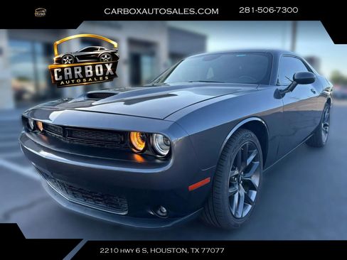 Used 2019 Dodge Challenger SXT w/ Blacktop Package RWD image 1