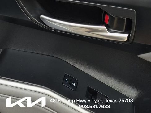 Used 2022 Toyota Highlander XLE FWD image 15