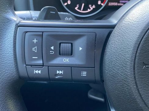 Used 2023 Nissan Rogue S FWD image 18