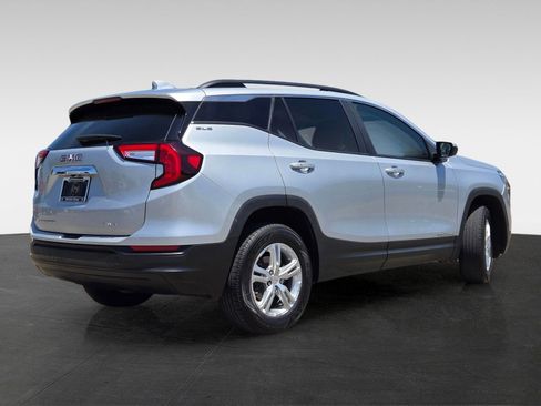 Used 2022 GMC Terrain SLE w/ Driver Convenience Package AWD/4WD image 4