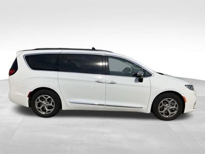 Used 2023 Chrysler Pacifica Limited