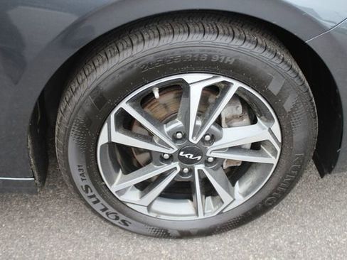 Used 2024 Kia Forte LXS w/ LXS Technology Package FWD image 32