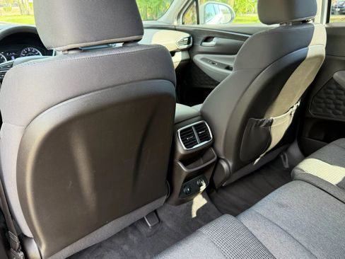 Used 2019 Hyundai Santa Fe SE image 15
