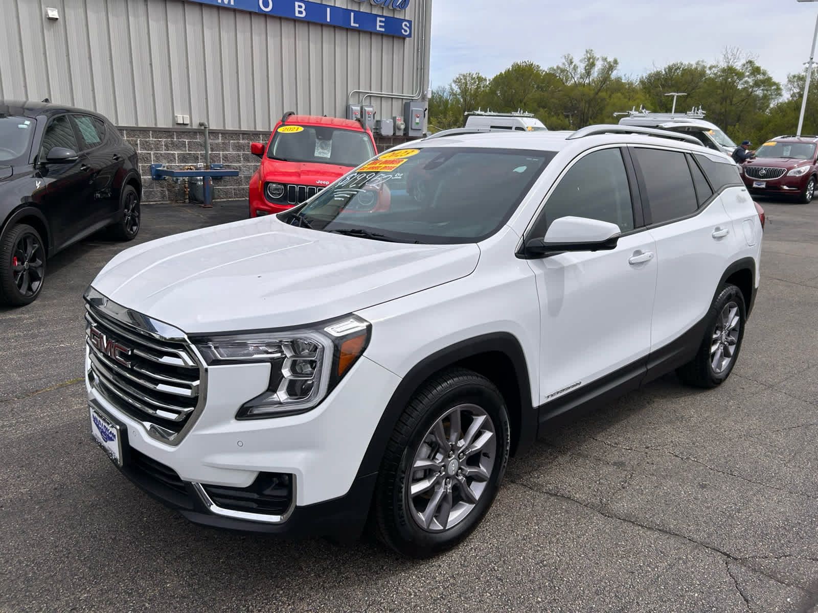 Used 2023 GMC Terrain SLT w/ Tech Package AWD/4WD image 8