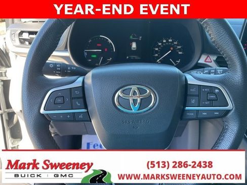 Used 2024 Toyota Sienna XLE image 18