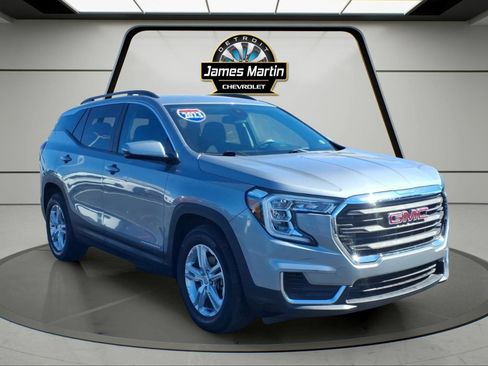 Certified 2023 GMC Terrain SLE w/ Driver Convenience Package FWD image 3