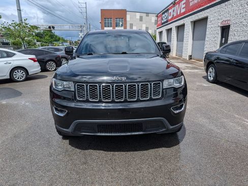 Used 2018 Jeep Grand Cherokee Laredo AWD/4WD image 4