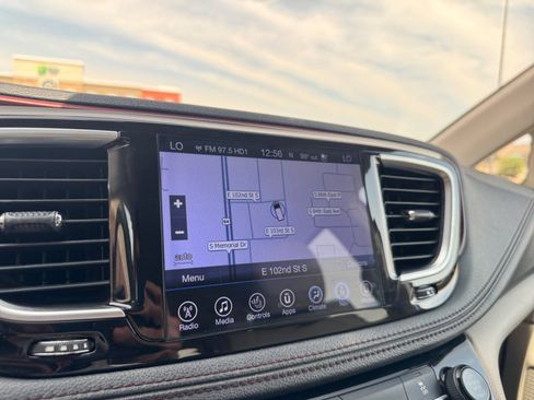Used 2017 Chrysler Pacifica Limited w/ UConnect Theater Package FWD image 33
