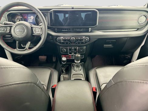 Used 2024 Jeep Gladiator Rubicon image 13