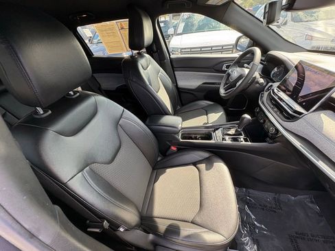 Used 2024 Jeep Compass Latitude AWD/4WD image 24